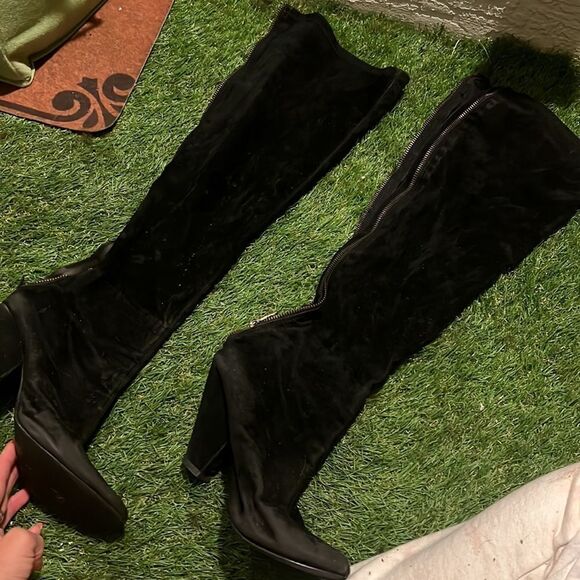 Black Velvet Knee High Zip Up Booties - Heeled Size 8 Steve Madden Boots - Picture 2 of 3